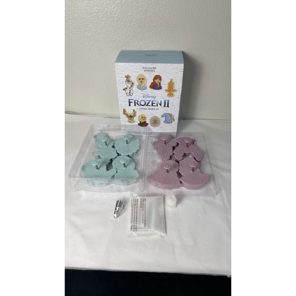 Williams Sonoma Disney Frozen II Cookie Cutter Baking Kit 23 Pc Set NEW Open Box